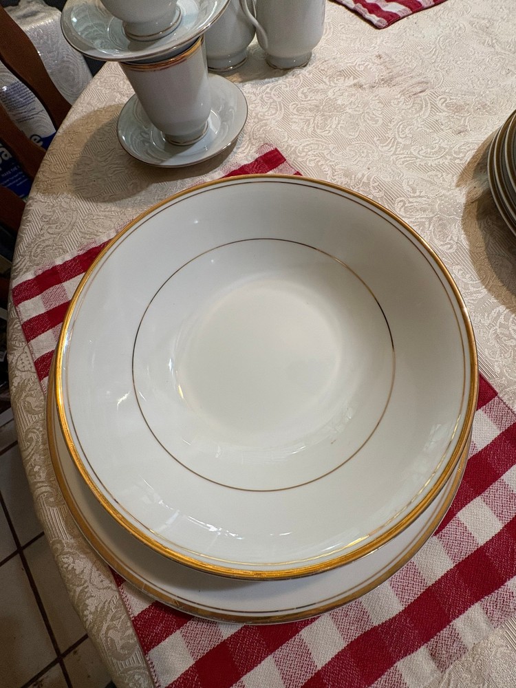 four place setting four crown china grgent 514
