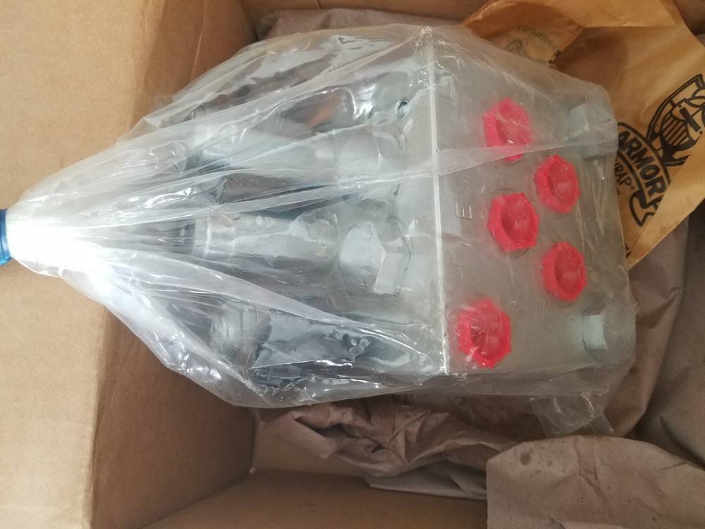 Bobcat 7028844 Valve, 2N AUX (E85)