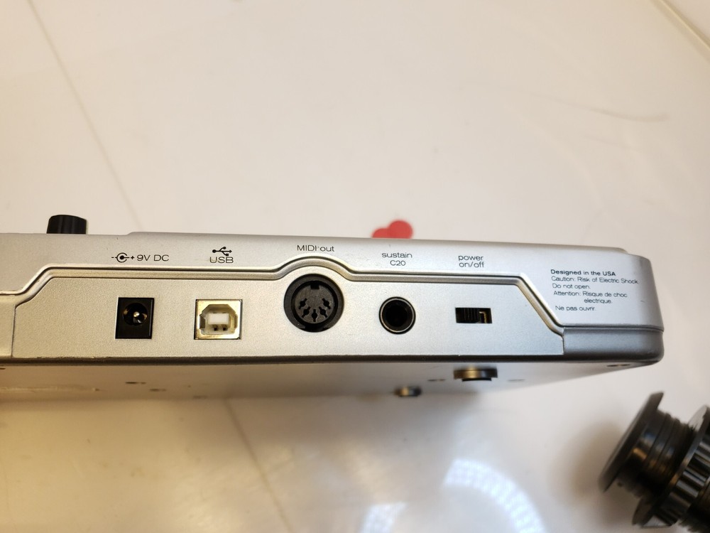 M-AUDIO O2 MIDI CONTROLLER KEYBOARD