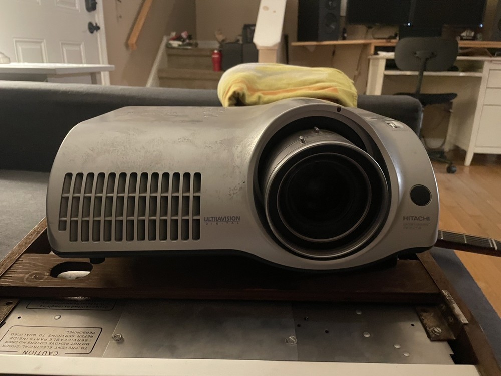 Hitachi Ultravision Desktop Projector Silver VGA S-Video Component Video Inputs