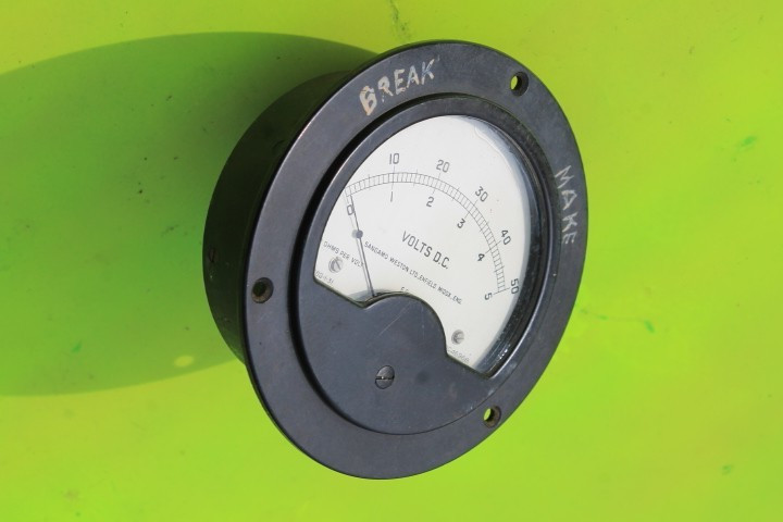 Dual Range Moving Coil Meter 50 /5VDC 89mm BLACK BAKELITE