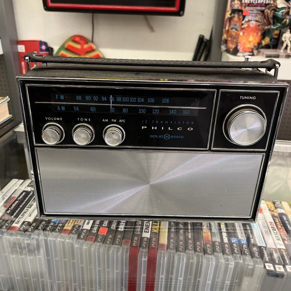 Philco 12 Transistor Solid State Model QT-96 BK Radio