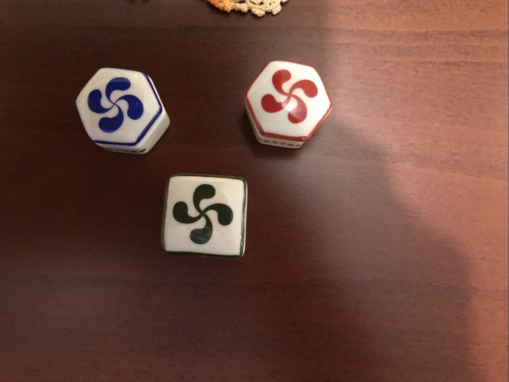 Baztan Cross Symbol Ring Bisque Boxes