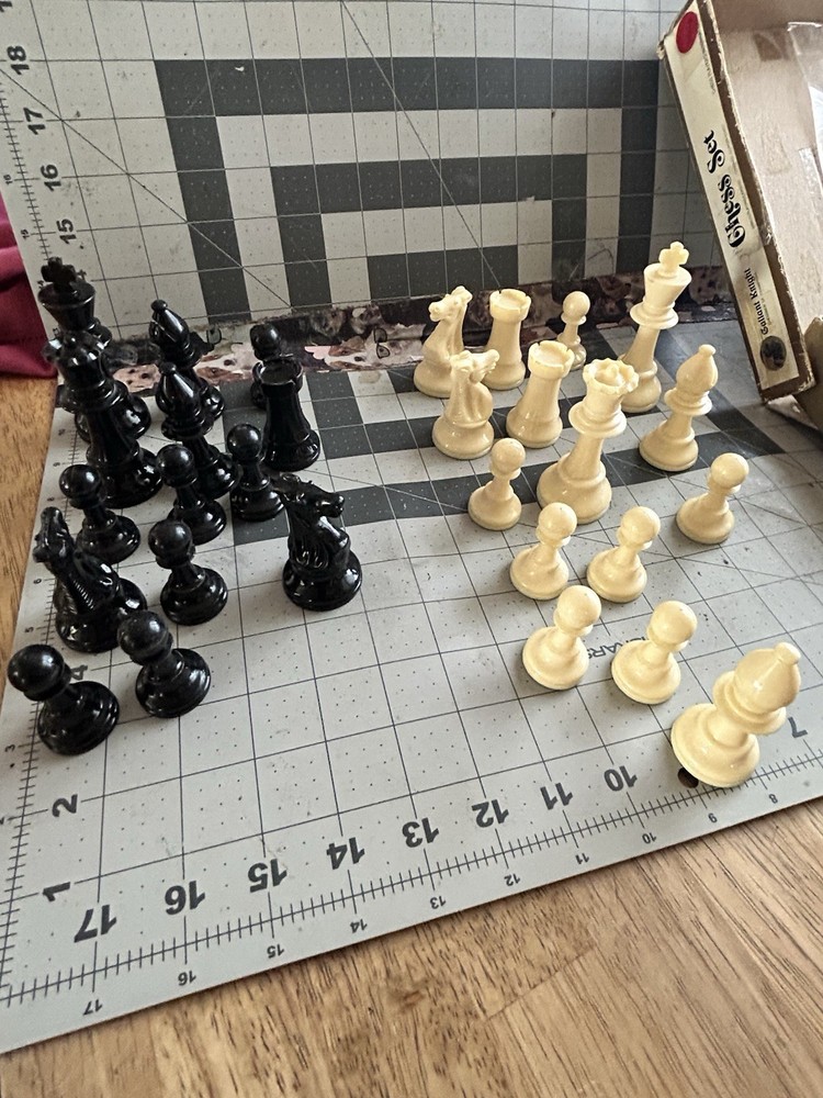 Vintage Gallant Knight Plastic Chess Set