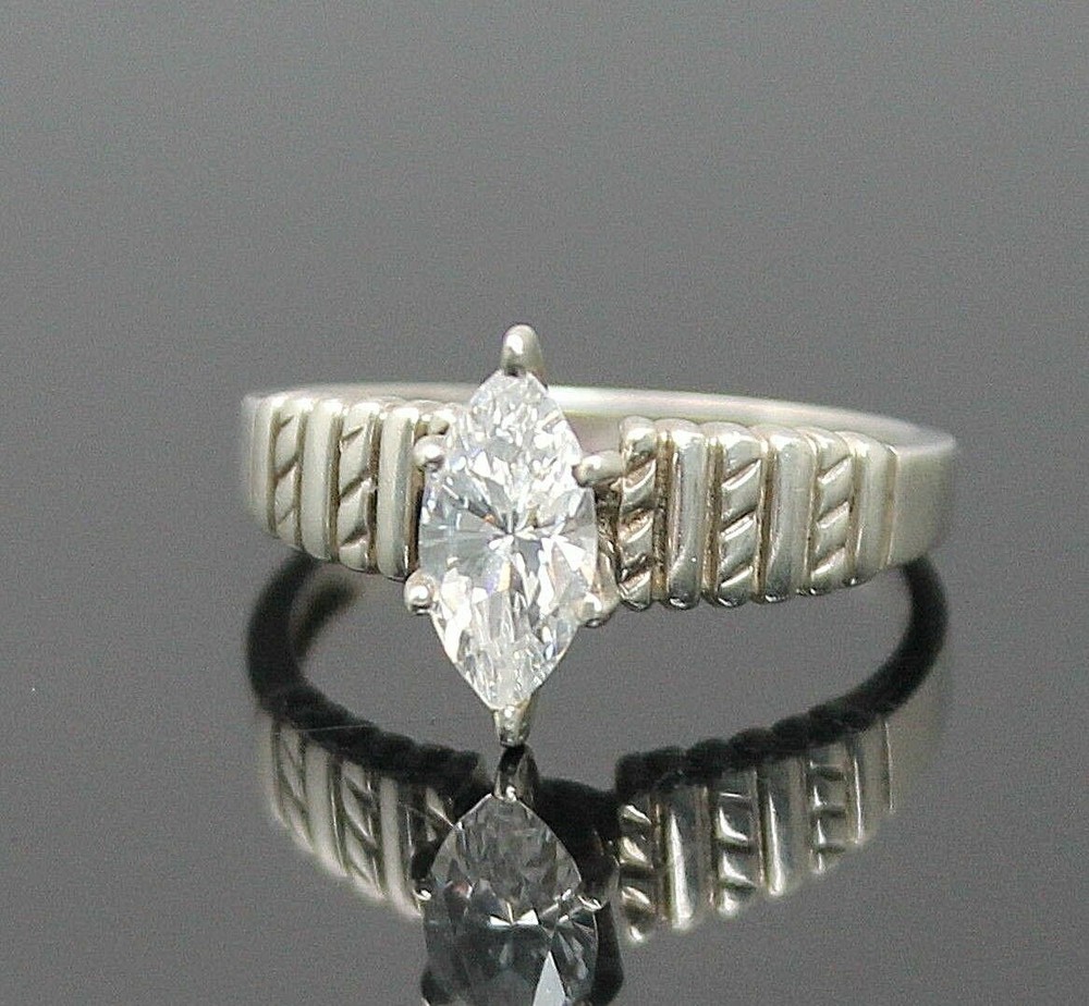 ELEGANT MARQUISE DIAMONIQUE CZ HIGH SETTING STERLING SILVER RING SIZE 8