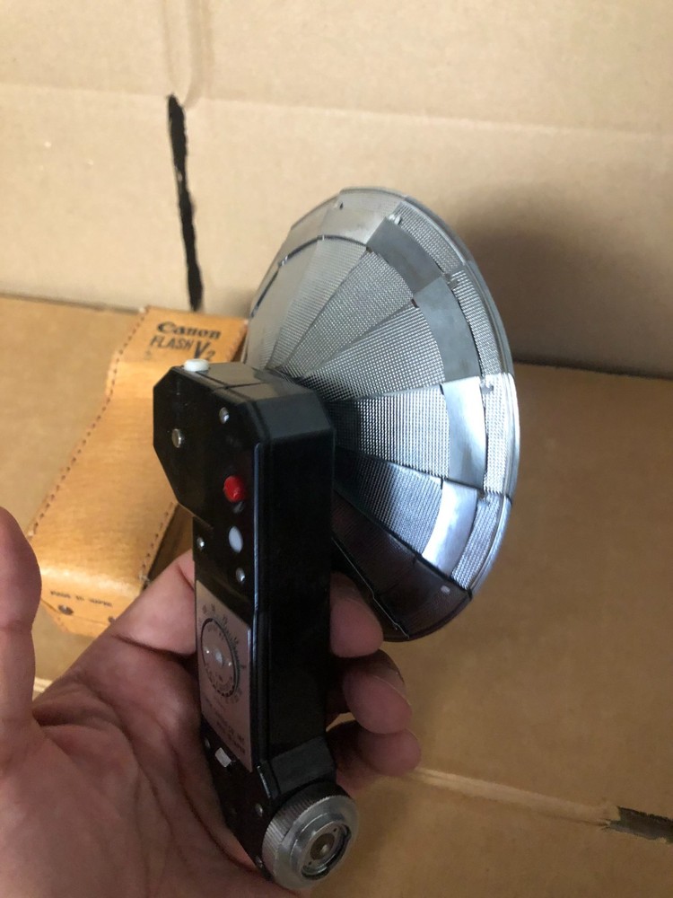 Canon Flash Unit Model V-2 + Leather Case