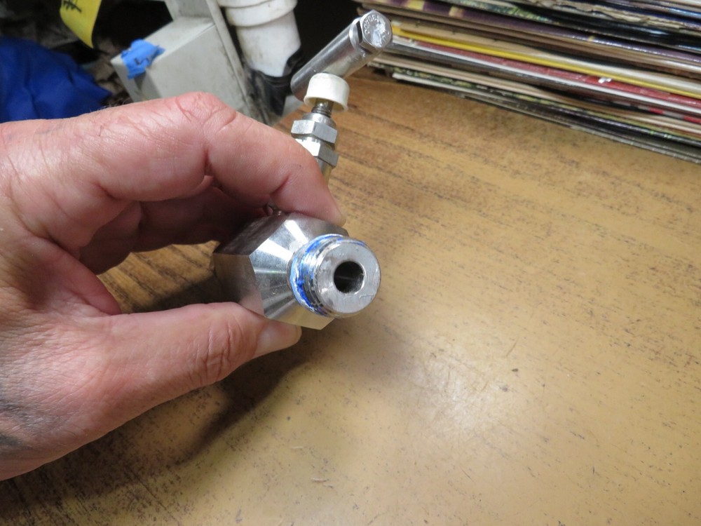 Tescom H1VDS44Q Soft Seat Needle Valve 6000 PSI