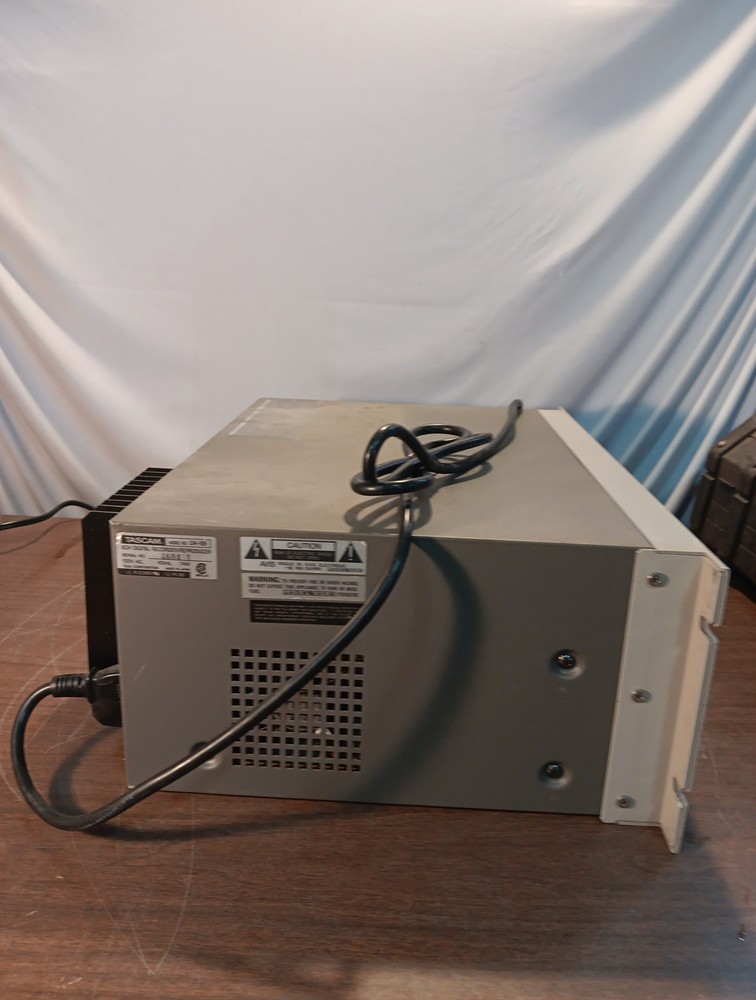 Tascam DA-88 Digital 8-Track Recorder - Powers On As Is - Untested