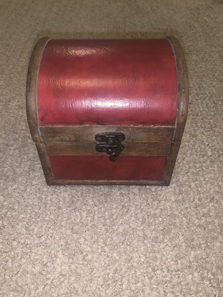 ANTIQUE WOODEN CHEST BOX