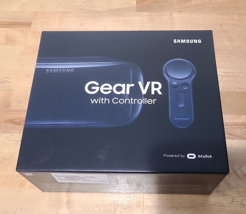 New Samsung Gear VR SM-R324 With Controller - Complete - Powered by oculus