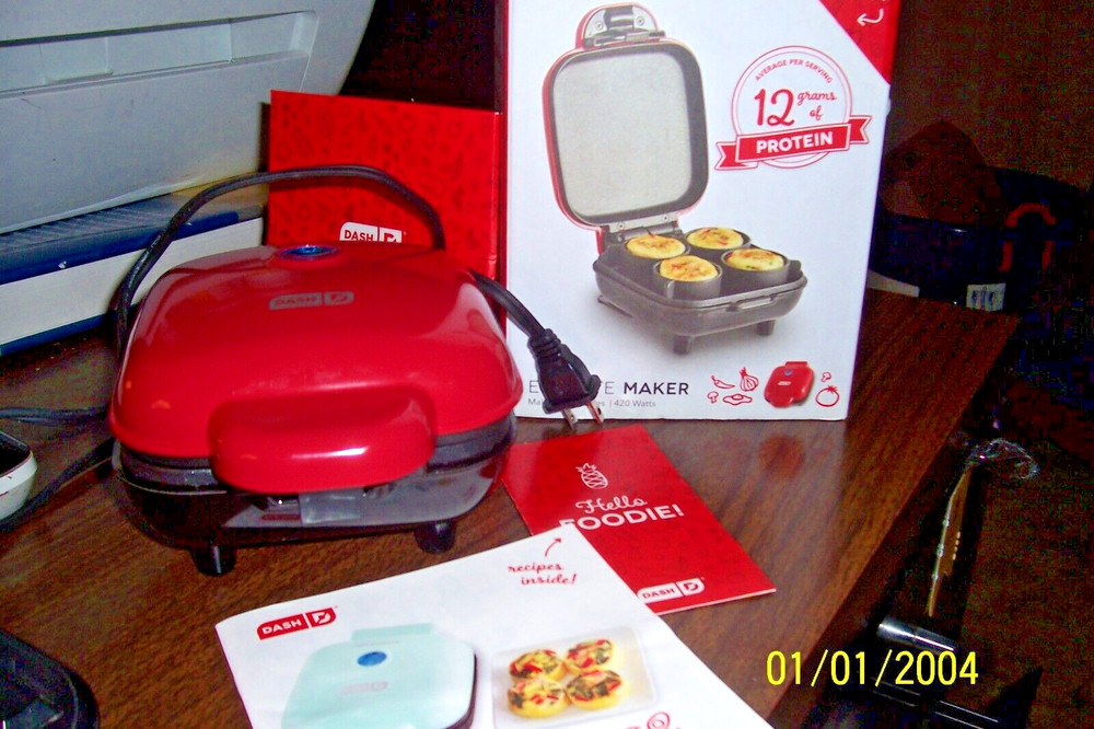 +DASH Egg Bite Maker Portable Breakfast 420 Watts / 4 Silicone Maker~~ Red  NIB