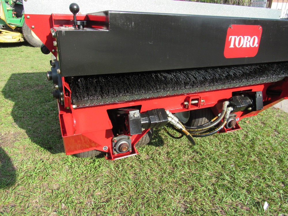 2017 Toro 2500 Top Dresser Self Contained Sand Spreader Pull Type Model #44507