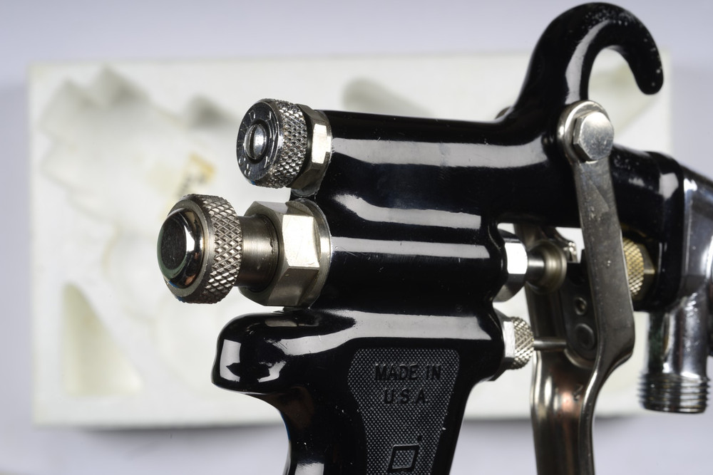 BINKS MODEL 7 spray gun. Excellent condition.