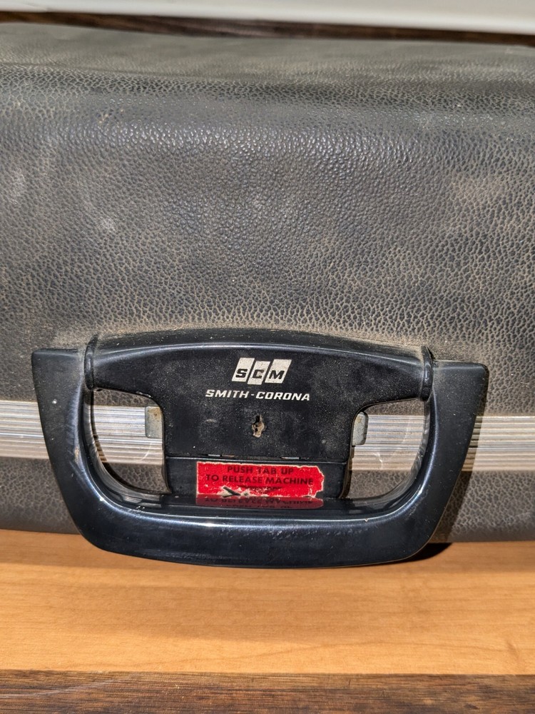 Smith Corona Electra 110 Electric Typewriter w/Case *Flaws* Read Description