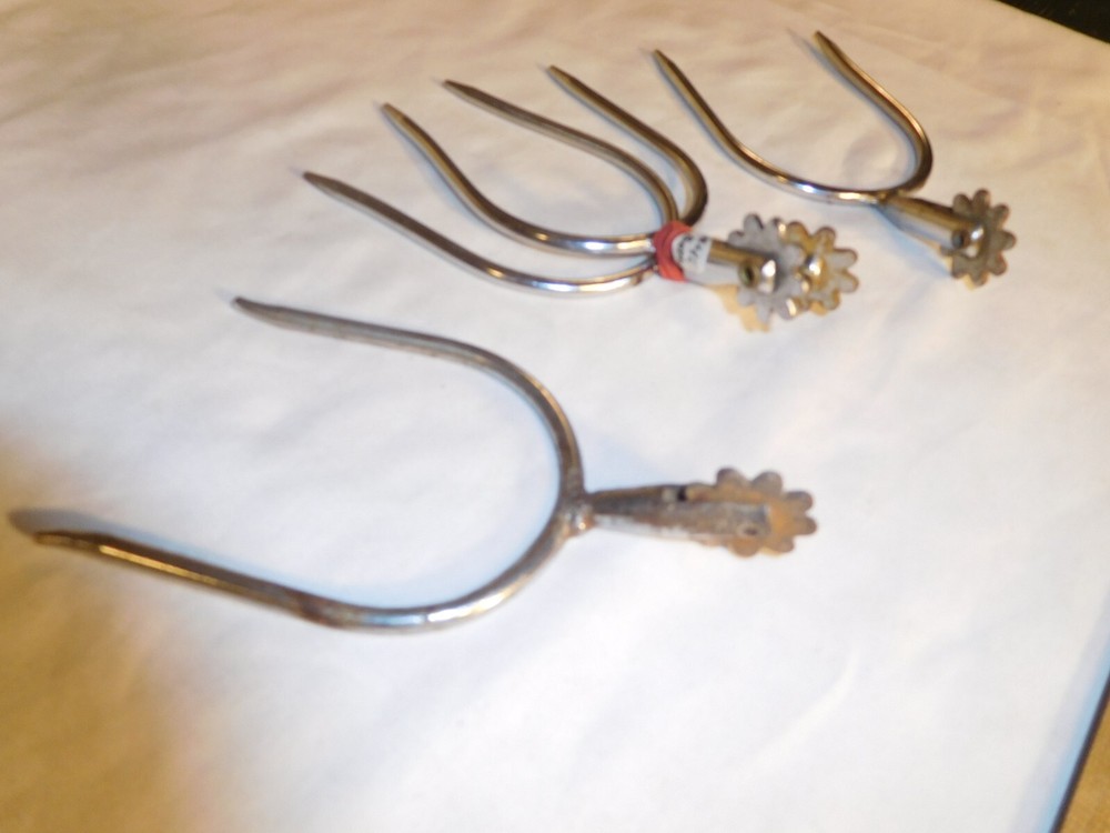2 pairs or 4 Clip-On Spurs