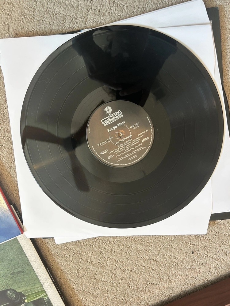 Record Player + 7 Vinyl Records + Cleaning Kit. See Description