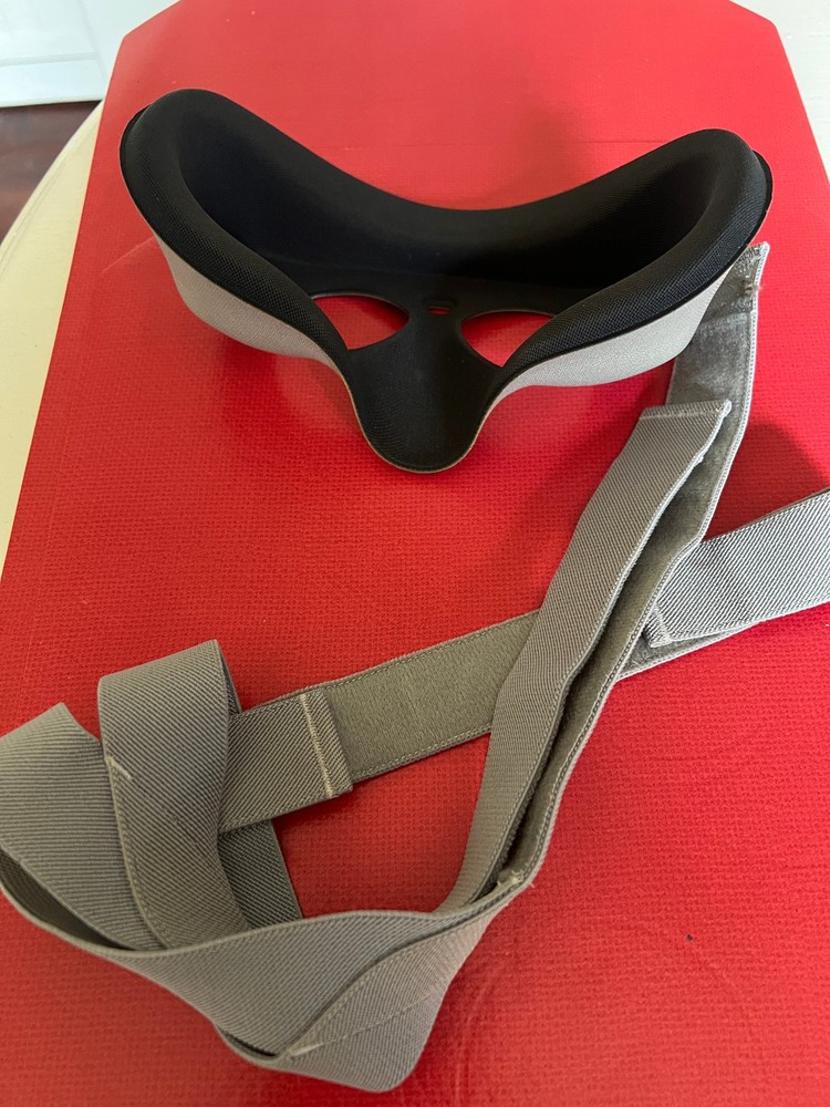 Oculus Go with controller - spare strap and foam mask lining - working - reset