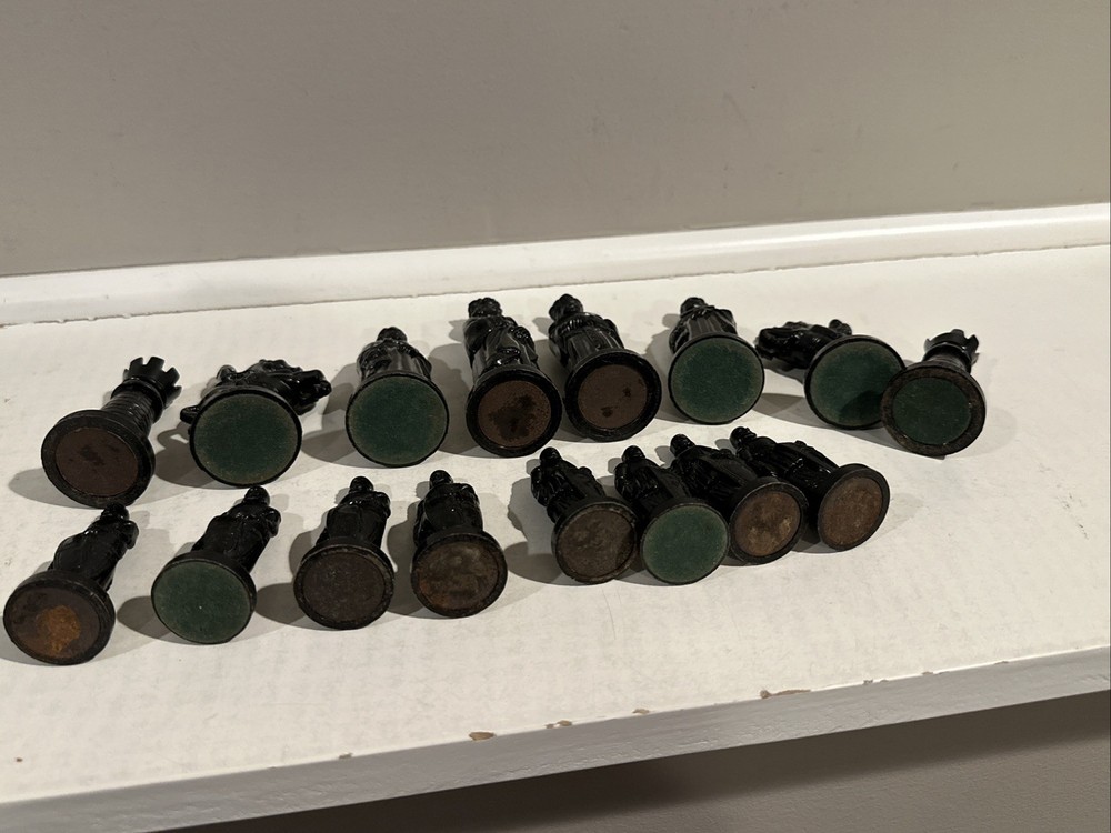 Vintage Roxy Chess Set