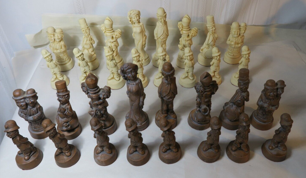 RARE VINTAGE BERKELEY OLD TIME MOVIE STARS CHESS SET
