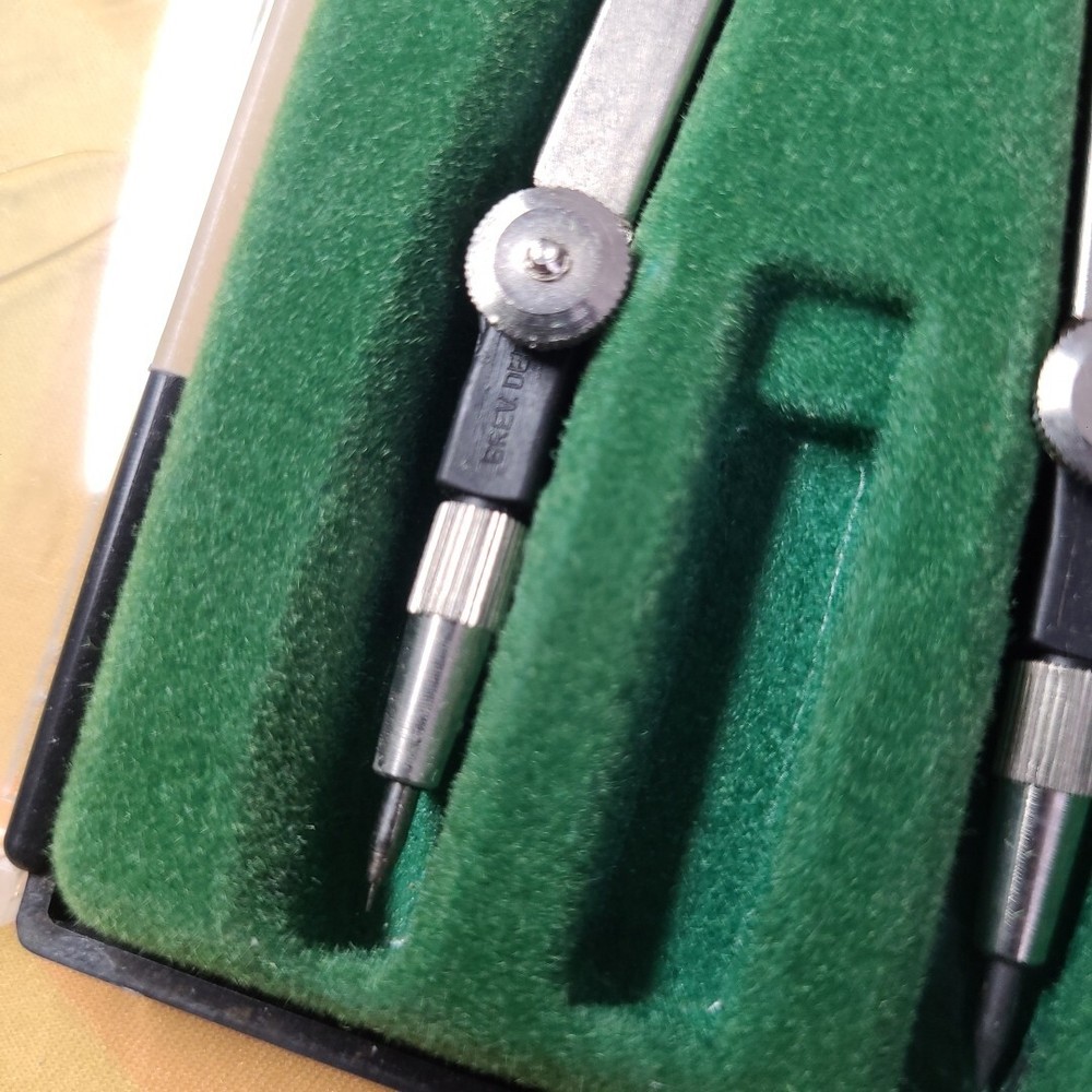 Helix Professional Quick Release Compass and Storage Case! Push Button Release