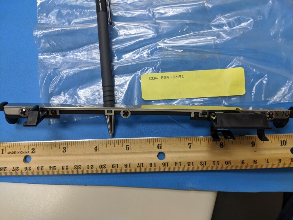 HP RG9-0681-000CN Roller Guide ( one )