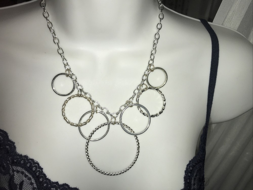 Vintage Graduated Size Circles Silver Tone Necklace