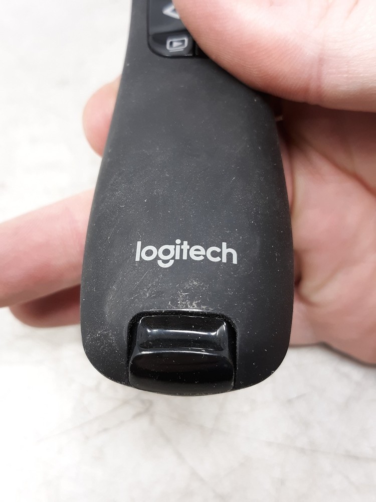 Logitech R500 Presentation Remote Laser Pointer Wireless LCD Screen w/ Pouch