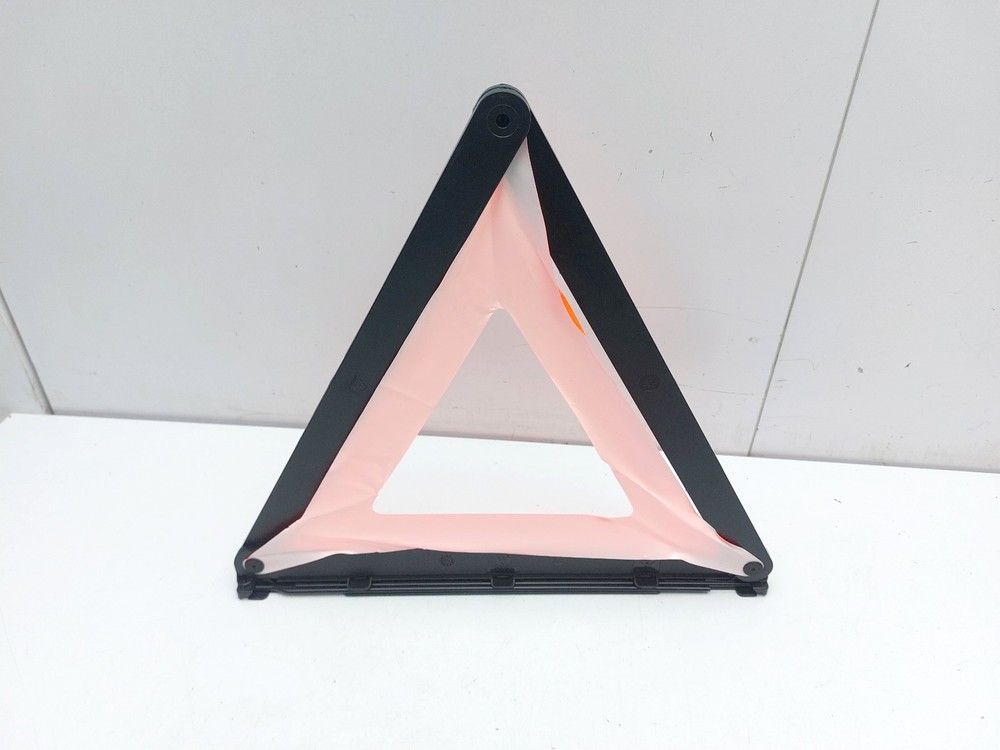 HAZARD WARNING TRIANGLE 11162805 MG ZS 2023