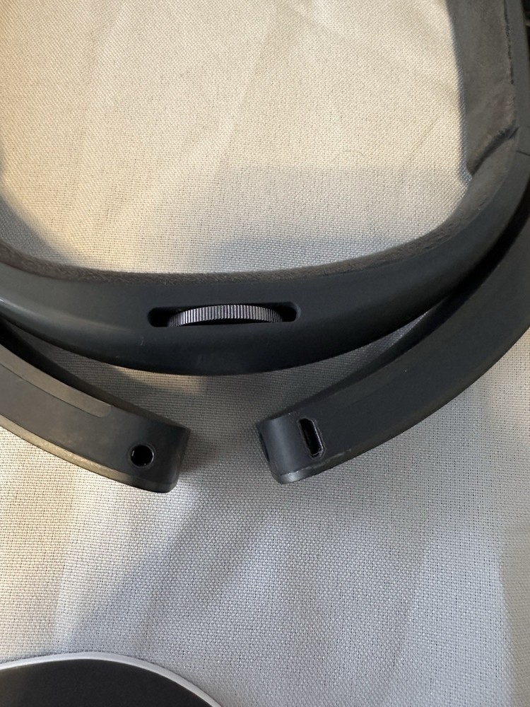 Microsoft HoloLens Developer Edition 1st Generation & Genuine Carry Case