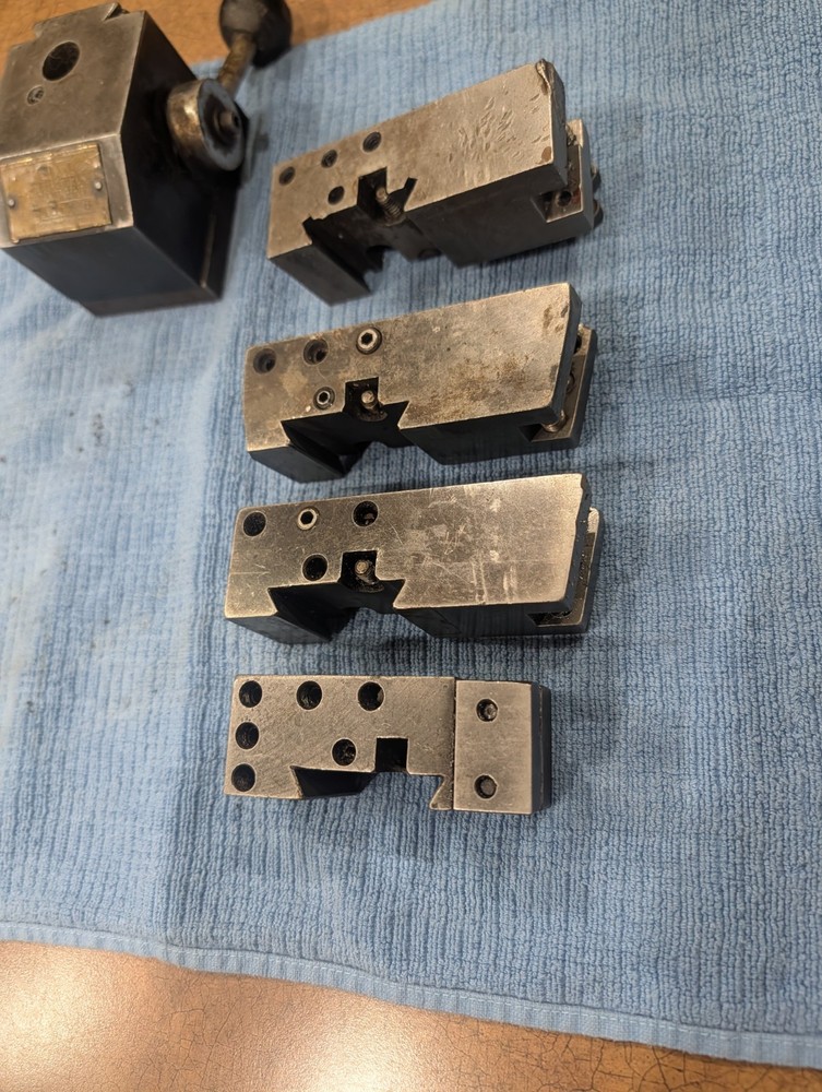 Kdk 100 Series Tool Post #101526 W/ 4 Quick Change Tool Holders - 101, 104