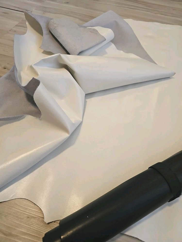 2-3oz LIGHT WHITE SMOOTH GRAIN SOFT SEMI,SHEEN LEATHER HIDE PANEL,SHEET 19+sq