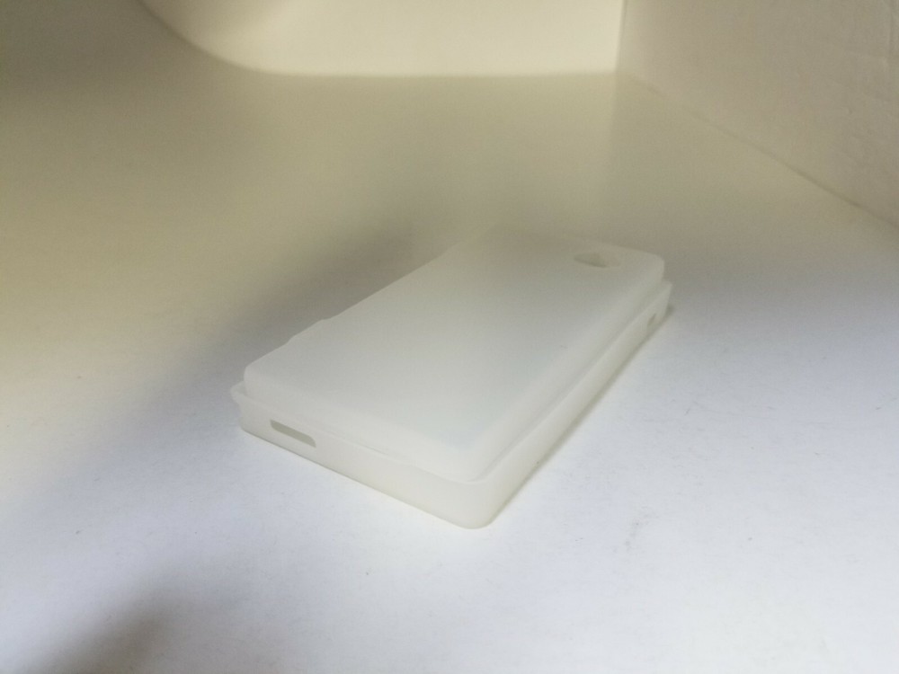 NEW CLEAR WHITE DREAM GEAR SILICON CONSOLE PROTECTOR FOR NINTENDO DSi CONSOLE A9