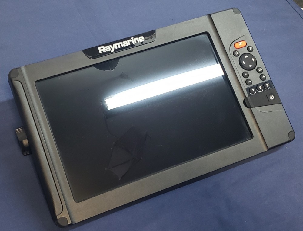 Raymarine Element 12 Chartplotter Fishfinder E70536 w/Lighthouse Premium Charts!