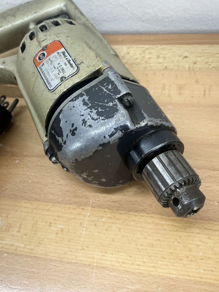 BLACK & DECKER HEAVY DUTY DRILL 1070-60