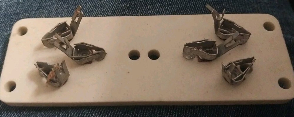 Ham Radio Ceramic frequency crystal socket. SOCKET ONLY. NO CRYSTAL ( NOS )