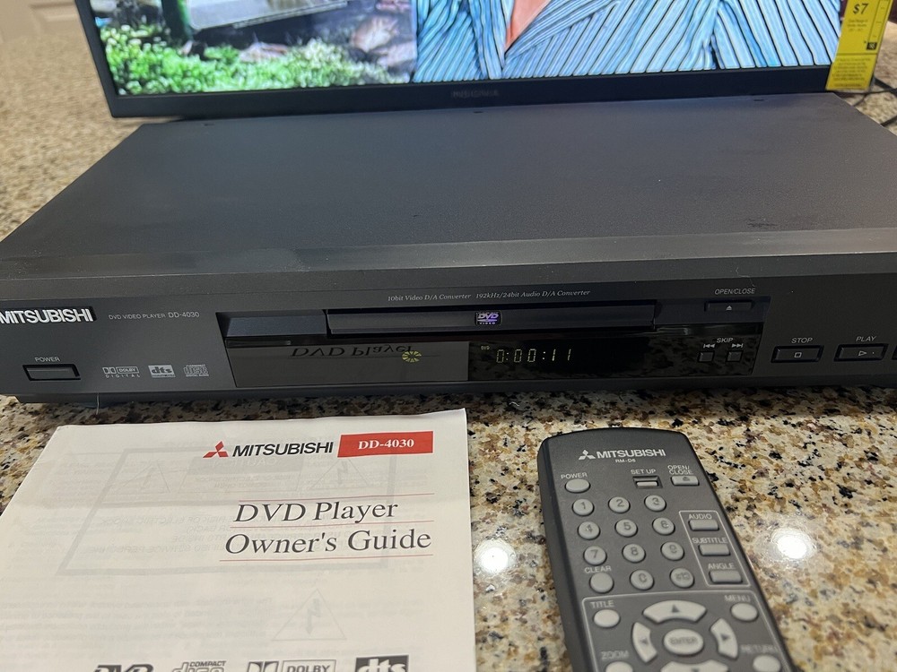 Mitsubishi DVD Player DD-4030 w/ Manual and Remote