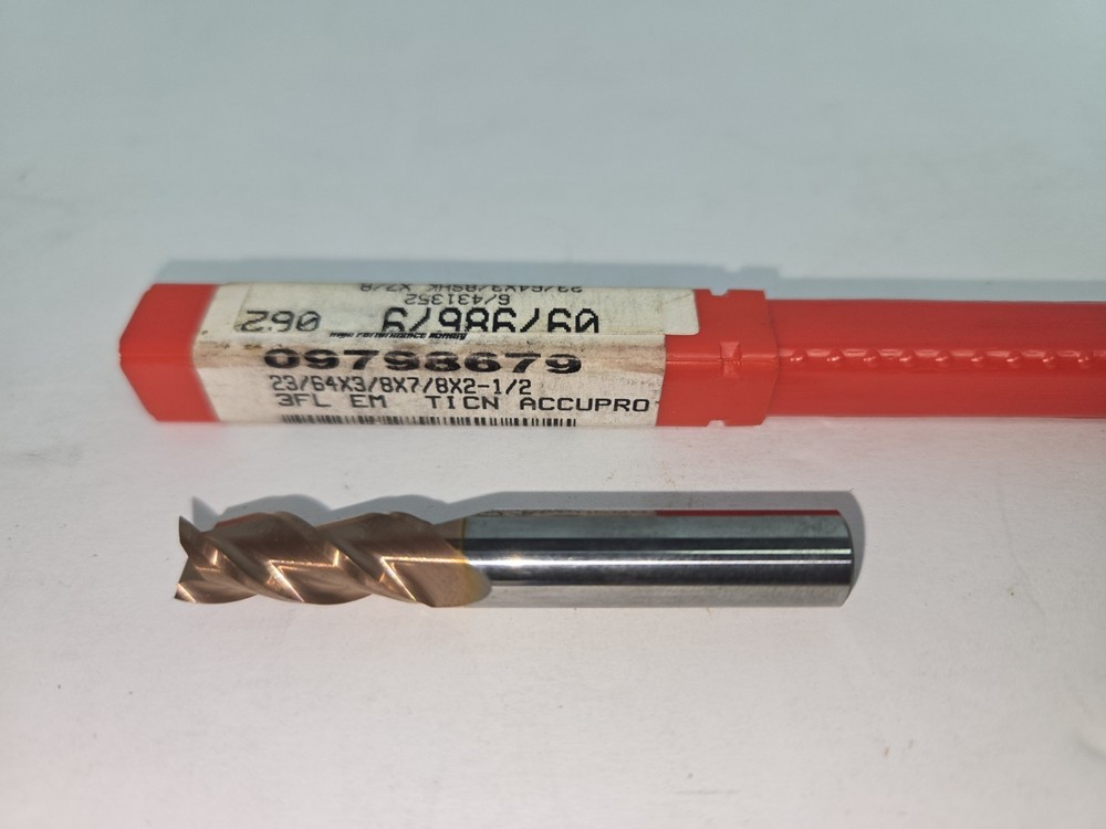 Milling Cutter,end Mills Asorted Sizes, Not All Bits Match There Case.13 Bits
