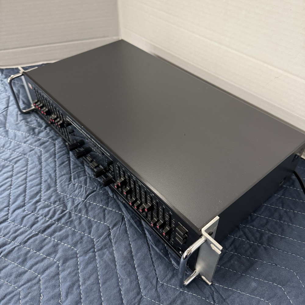 BSR EQ-3000 10-BAND STEREO FREQUENCY EQUALIZER / SPECTRUM ANALYZER - SERVICED