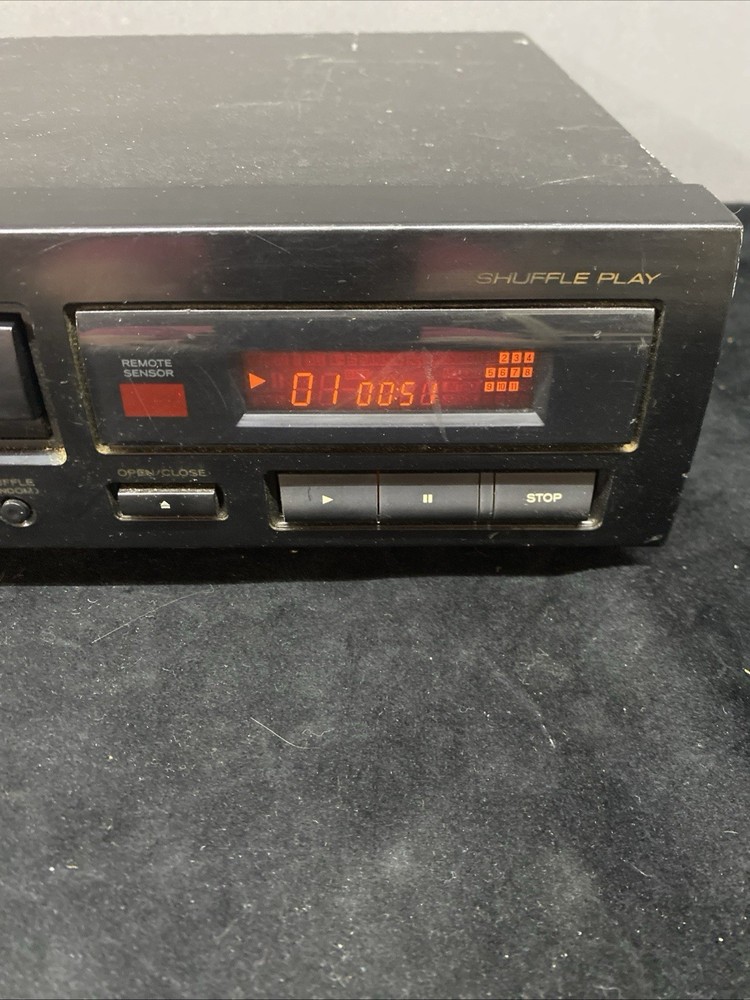 TEAC CD-P1160 Compact Disc Player Works Plays CDs READ DESCRIPTION