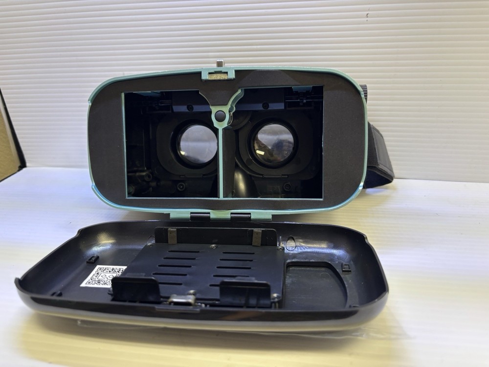 Utopia 360 Virtual Reality 3D Headset + Bluetooth Controller In Box