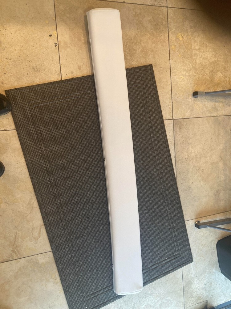 Seahunt 255 seat cushion side leaning hull