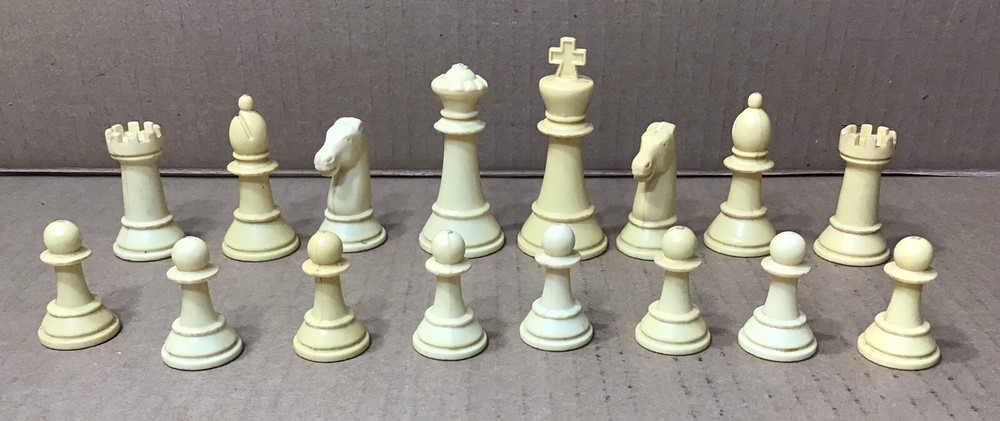 Vintage 1945 E. S, Lowe Co. Tournament Chessmen Staunton Pattern Set & Rules