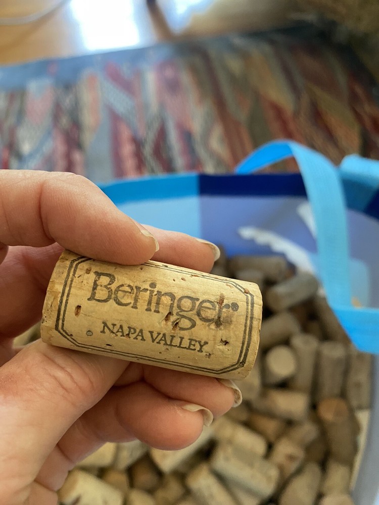 600 used natural wine corks