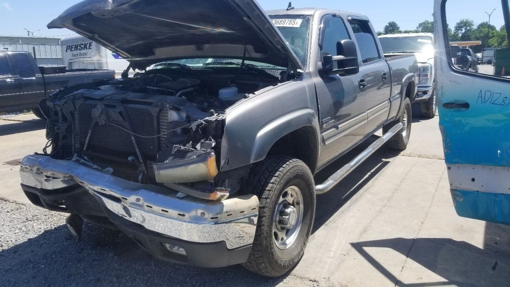 06 CHEVY SILVERADO 2500 HIGH MOUNTED STOP LIGHT
