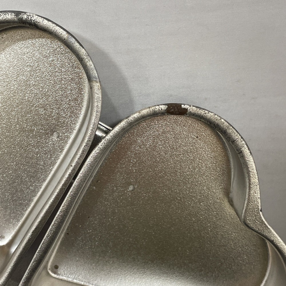 Fox Run Linked Heart Cake Pan - Pre-Owned