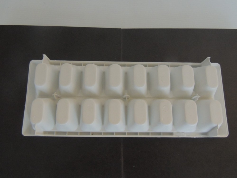 Vintage Plastic Ice Cube Tray White new