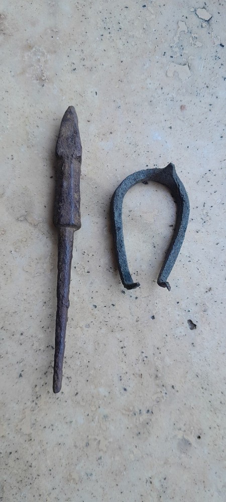 medieval arrowhead and holder.