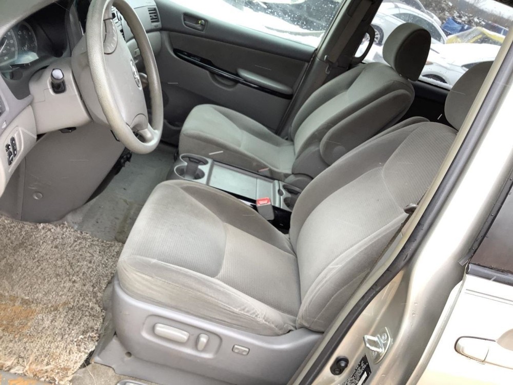 SIENNA 2005 Glove Box 4951090