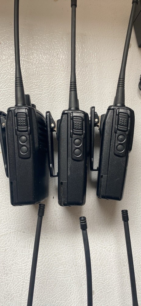 6 Motorola VX-261 Analog Two-Way Radios Programmed The Same