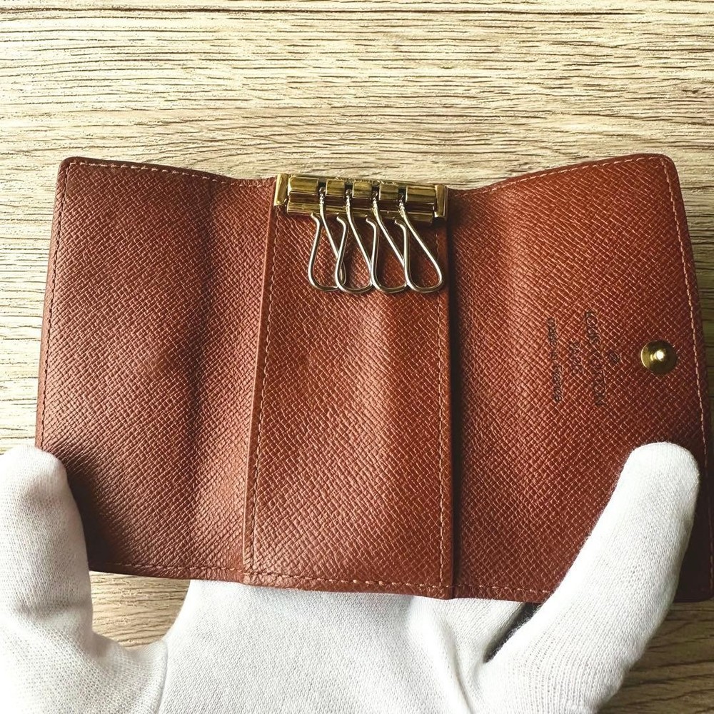 LOUIS VUITTON Monogram Key Case TH0041